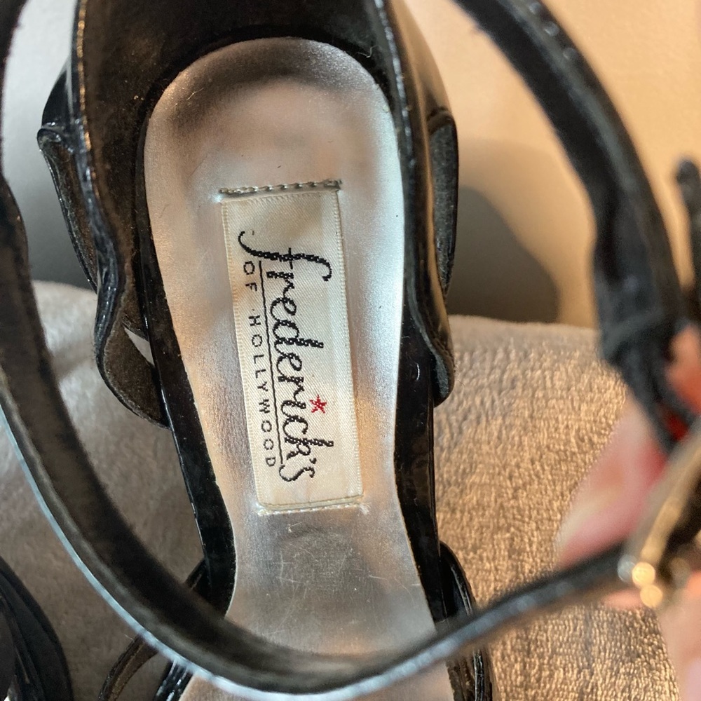 Fredericks Of Hollywood 
5M Black Patent Leather 
Stilettos 4” Heel - Picture 5 of 7